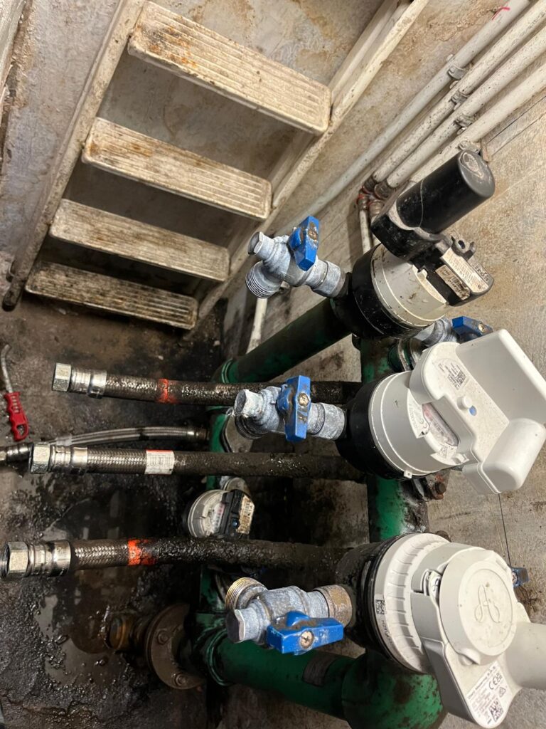 Trabajo de fontanería Trabajo de fontanería